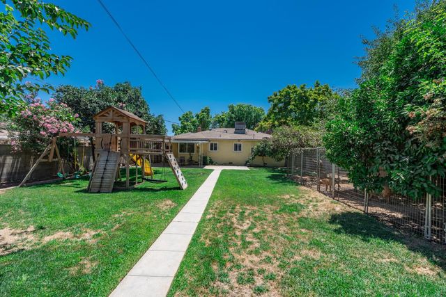 1026 W Dayton Avenue, Fresno, CA 93705