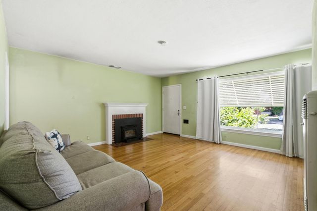 1026 W Dayton Avenue, Fresno, CA 93705