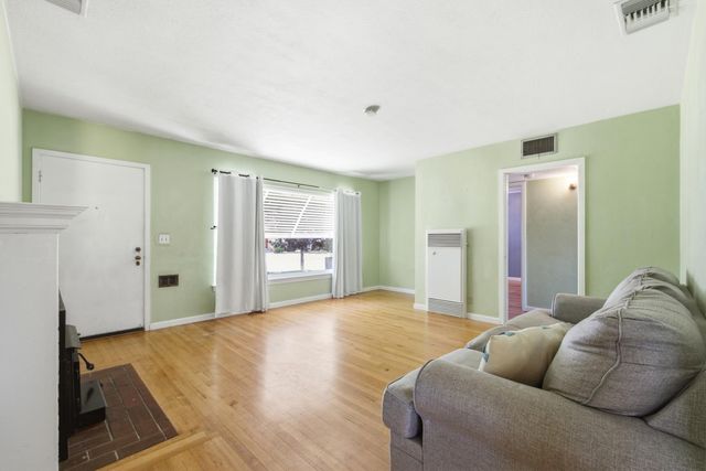 1026 W Dayton Avenue, Fresno, CA 93705