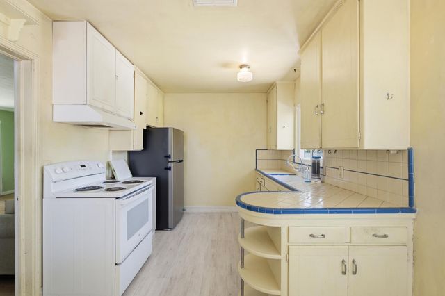 1026 W Dayton Avenue, Fresno, CA 93705