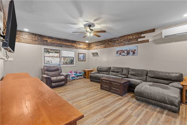 1223 Laurel Hill Rd, Mcdonald, PA 15057