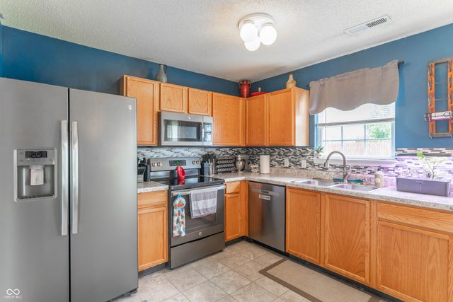 9235 Bakers Corner Drive, Camby, IN 46113