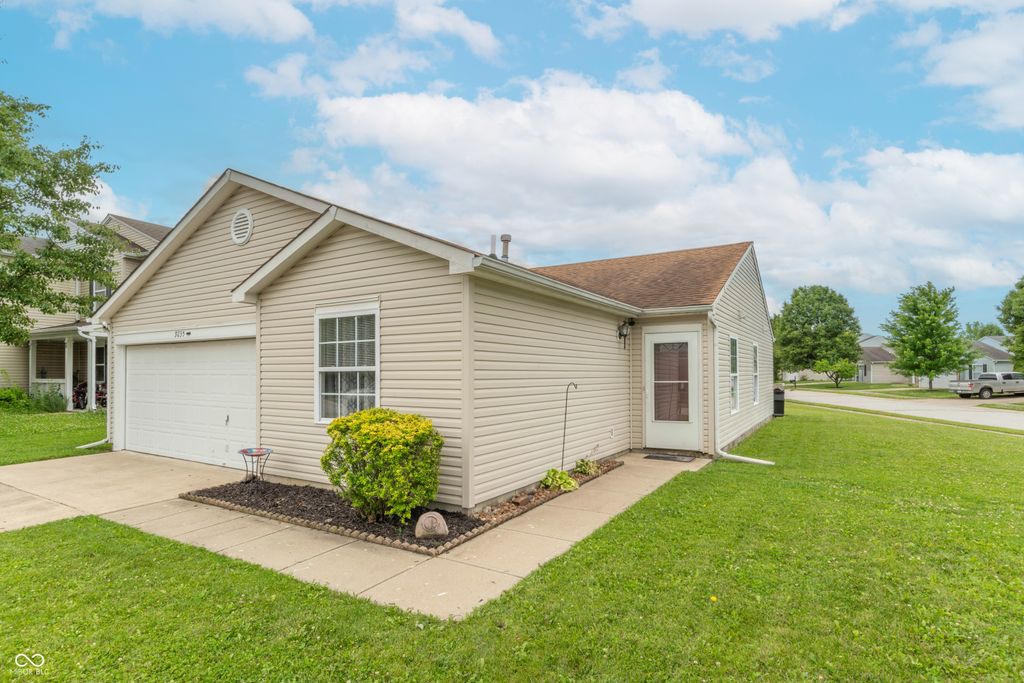 9235 Bakers Corner Drive, Camby, IN 46113