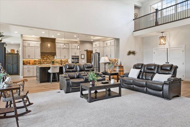 1732 W Silver Oak Drive, Springfield, MO 65810