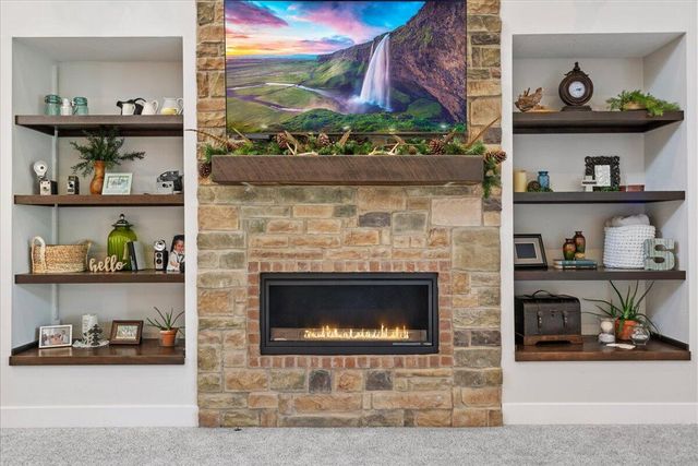 1732 W Silver Oak Drive, Springfield, MO 65810