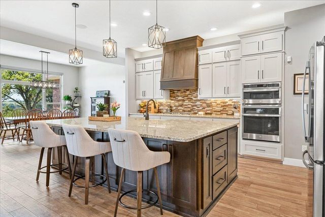 1732 W Silver Oak Drive, Springfield, MO 65810