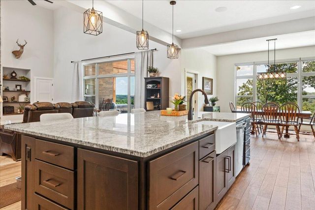 1732 W Silver Oak Drive, Springfield, MO 65810