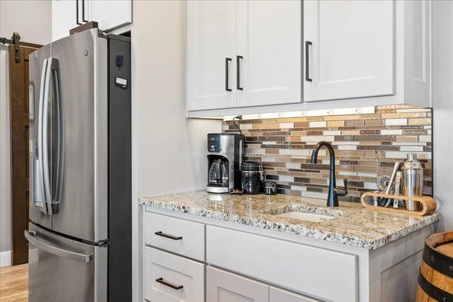 1732 W Silver Oak Drive, Springfield, MO 65810