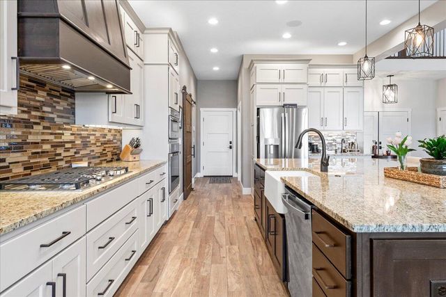 1732 W Silver Oak Drive, Springfield, MO 65810