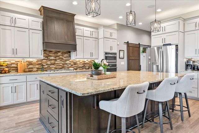 1732 W Silver Oak Drive, Springfield, MO 65810