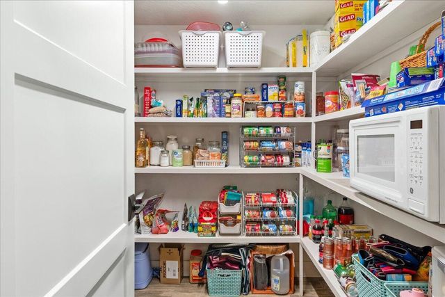 1732 W Silver Oak Drive, Springfield, MO 65810