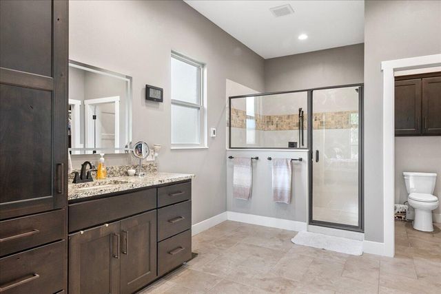 1732 W Silver Oak Drive, Springfield, MO 65810