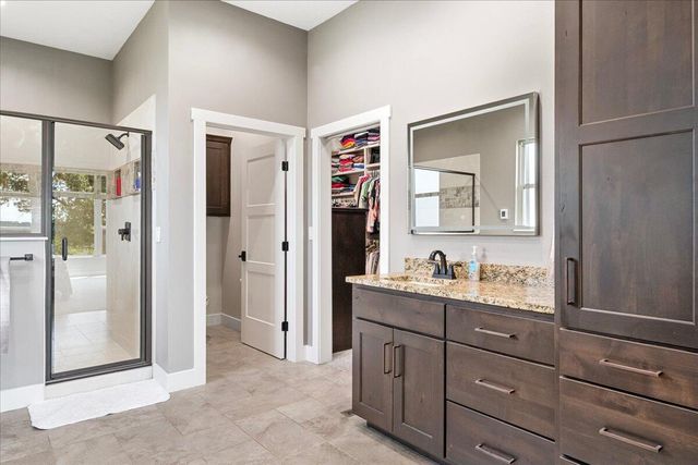 1732 W Silver Oak Drive, Springfield, MO 65810