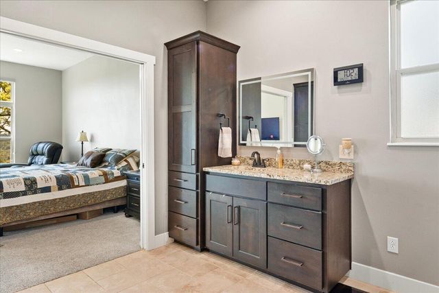 1732 W Silver Oak Drive, Springfield, MO 65810