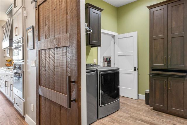 1732 W Silver Oak Drive, Springfield, MO 65810