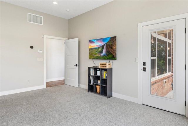 1732 W Silver Oak Drive, Springfield, MO 65810