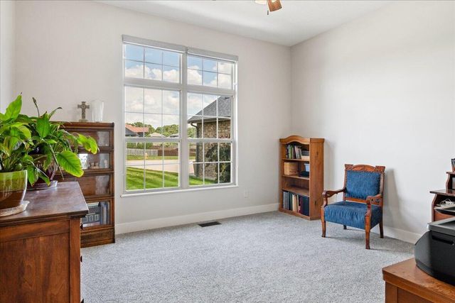 1732 W Silver Oak Drive, Springfield, MO 65810