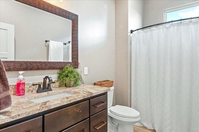 1732 W Silver Oak Drive, Springfield, MO 65810