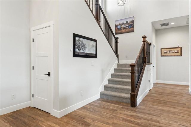 1732 W Silver Oak Drive, Springfield, MO 65810