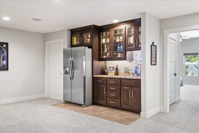 1732 W Silver Oak Drive, Springfield, MO 65810