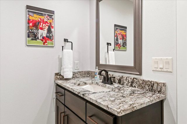 1732 W Silver Oak Drive, Springfield, MO 65810