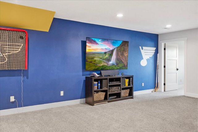 1732 W Silver Oak Drive, Springfield, MO 65810