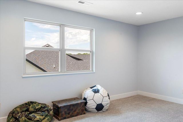 1732 W Silver Oak Drive, Springfield, MO 65810