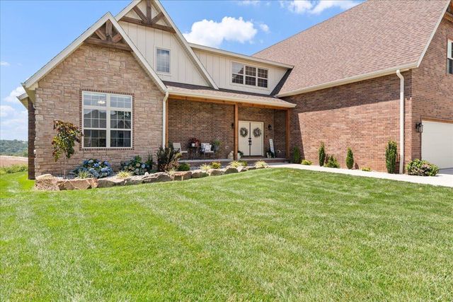 1732 W Silver Oak Drive, Springfield, MO 65810
