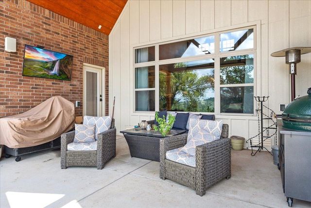 1732 W Silver Oak Drive, Springfield, MO 65810