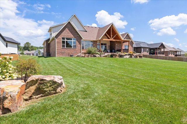 1732 W Silver Oak Drive, Springfield, MO 65810