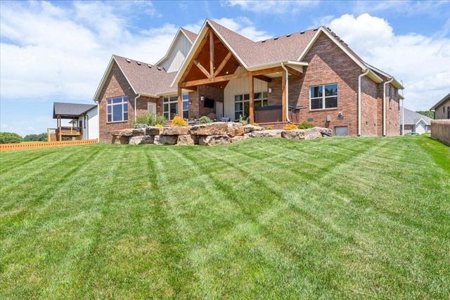 1732 W Silver Oak Drive, Springfield, MO 65810