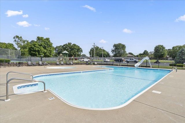 1732 W Silver Oak Drive, Springfield, MO 65810