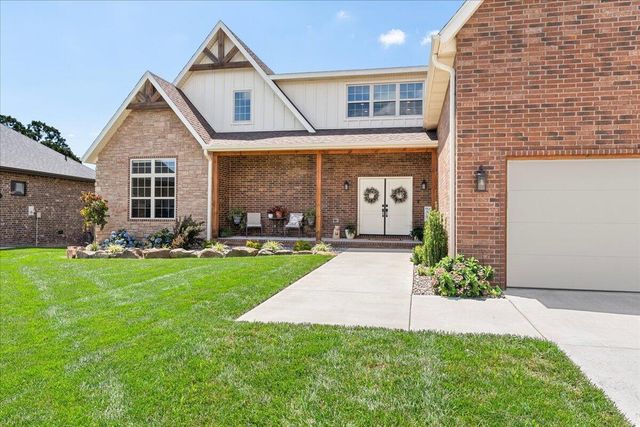 1732 W Silver Oak Drive, Springfield, MO 65810