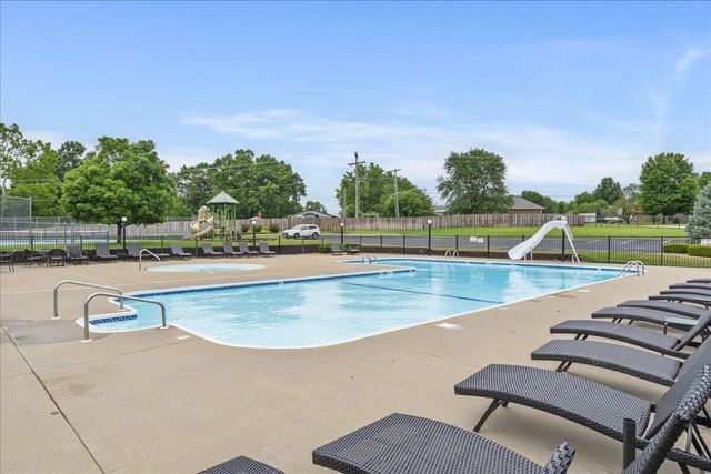 1732 W Silver Oak Drive, Springfield, MO 65810