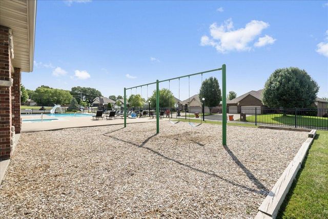 1732 W Silver Oak Drive, Springfield, MO 65810