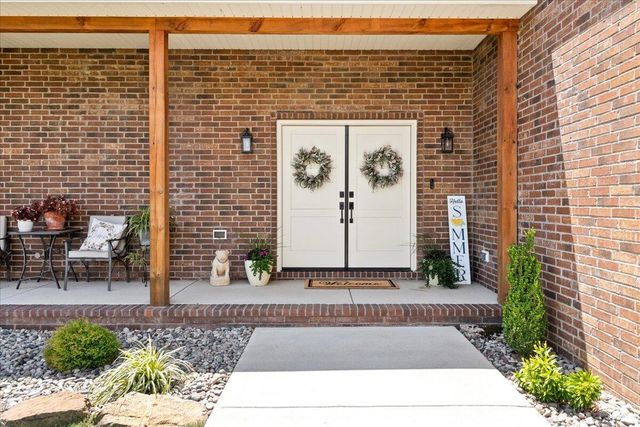 1732 W Silver Oak Drive, Springfield, MO 65810