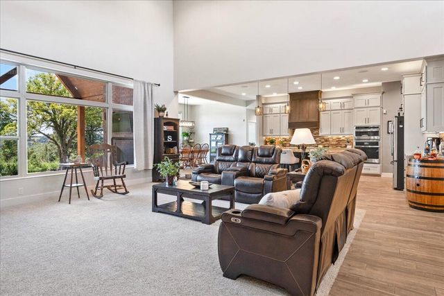 1732 W Silver Oak Drive, Springfield, MO 65810