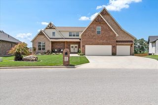 1732 W Silver Oak Drive, Springfield, MO 65810