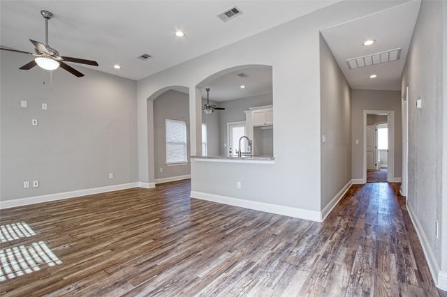 1206 N Avenue L, Freeport, TX 77541