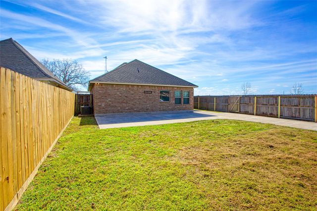 1206 N Avenue L, Freeport, TX 77541