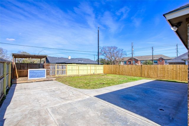 1206 N Avenue L, Freeport, TX 77541