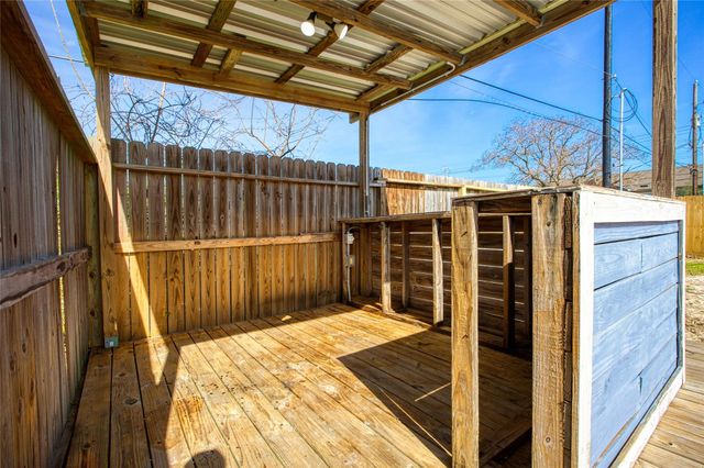 1206 N Avenue L, Freeport, TX 77541