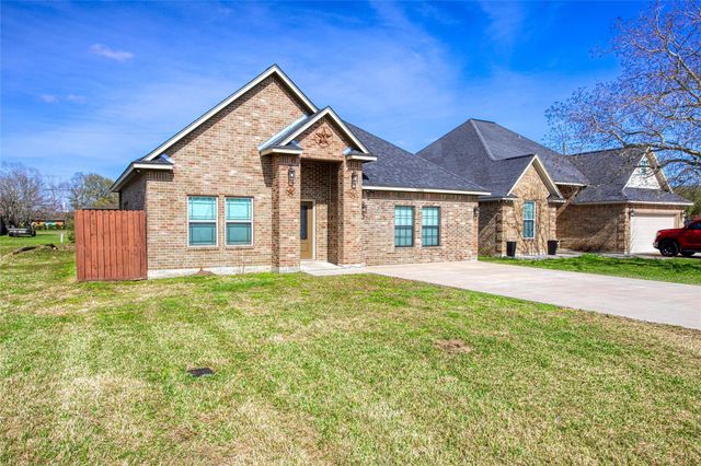 1206 N Avenue L, Freeport, TX 77541