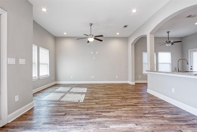 1206 N Avenue L, Freeport, TX 77541