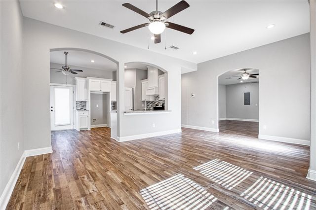 1206 N Avenue L, Freeport, TX 77541