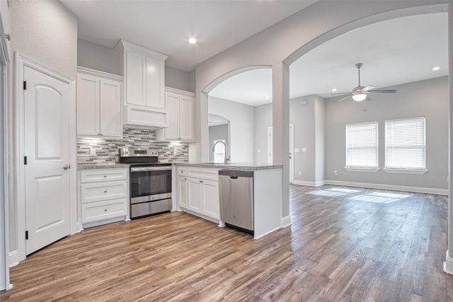 1206 N Avenue L, Freeport, TX 77541