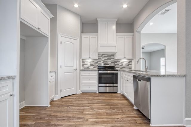 1206 N Avenue L, Freeport, TX 77541