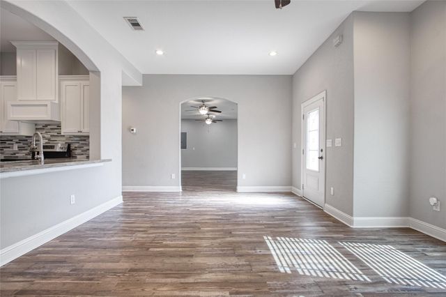 1206 N Avenue L, Freeport, TX 77541