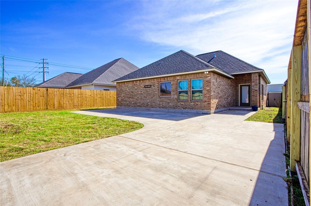 Image 22 of property listing at 1206 N Avenue L, Freeport, TX 77541