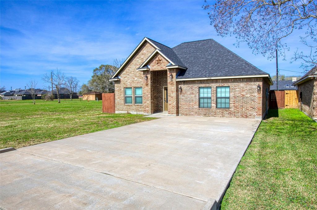 Image 26 of property listing at 1206 N Avenue L, Freeport, TX 77541